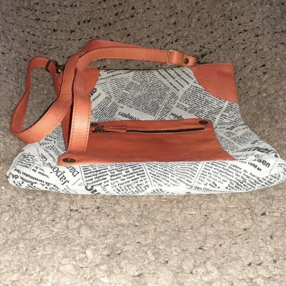 MAURIZIO TAIUTI-ITALY Orange Leather Crossbody-Newspaper Print-Near Mint - Picture 5 of 7